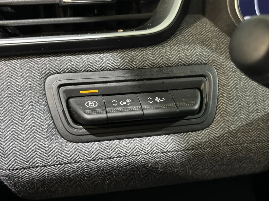 Renault Clio 90PK TCe GPF Techno | 9,3' Navi | Camera | Parkeersensoren | Cruise Control | Climate Control | Licht & Regen Sensor | Apple CarPlay/Android Auto | Full LED | Lichtmetalen Velgen |