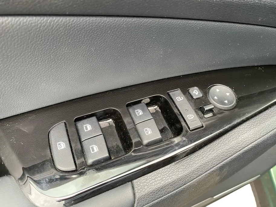 Kia Sportage 1.6 T-GDi Plug-in Hybrid AWD DynamicPlusLine Climate control | Stoel en stuurverwarming | Schuif/kanteldak | 360 camera | Keyless | Dodehoek detectie |