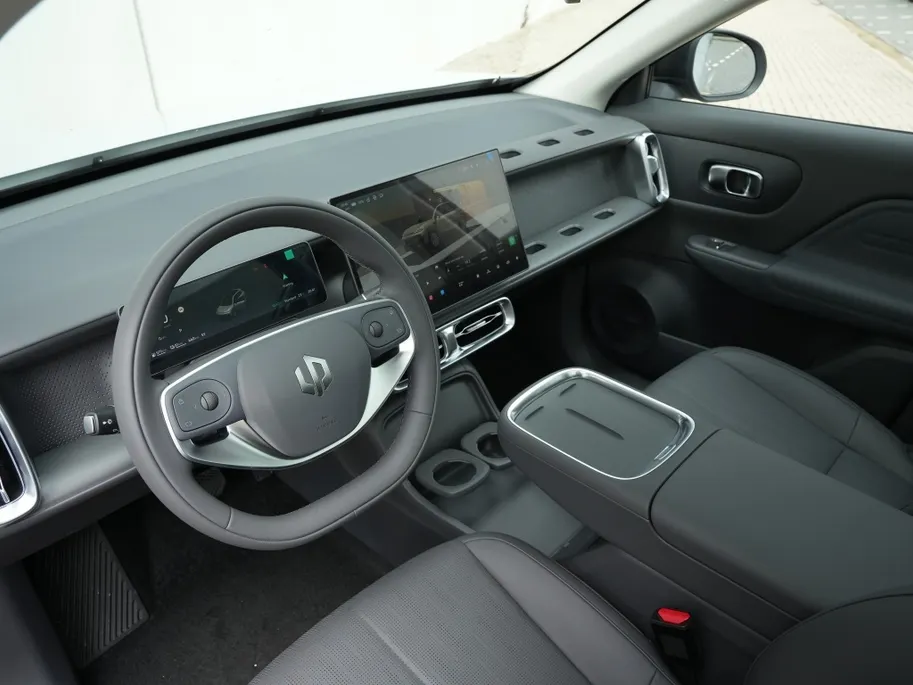 Leapmotor B10 Design Hybrid EV 18.8 kWh | Pano | Camera | Carplay | Navi