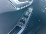 Ford Fiesta 1.0 EcoBoost Hybrid ST-Line |Stuur/Stoel/Vooruit verwarming | Apple Carplay/Android Auto | LED Koplampen | keyless start |