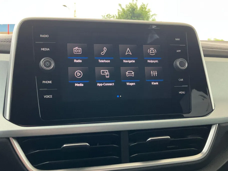 Volkswagen T-Roc 1.0TSI/116PK · Navigatie · Apple/Android Car Play · Stoelverwarming · Garantie t/m 24-06-2027