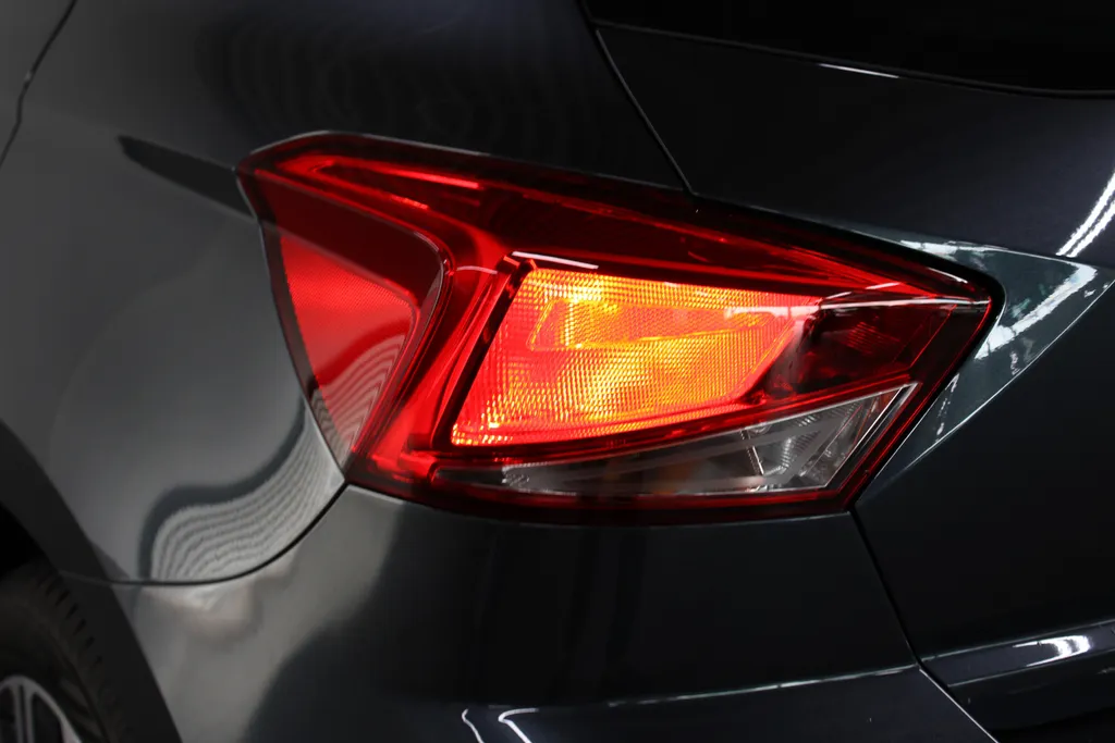 SEAT Ibiza 1.0 EcoTSI Style Business Connect / Stoelverwarming / Carplay / Android auto / PDC voor + achter /