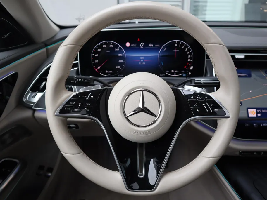 Mercedes-Benz E-Klasse Estate 300 e Exclusive Line l Trekhaak l Panoramadak l stoelverwarming l Leder