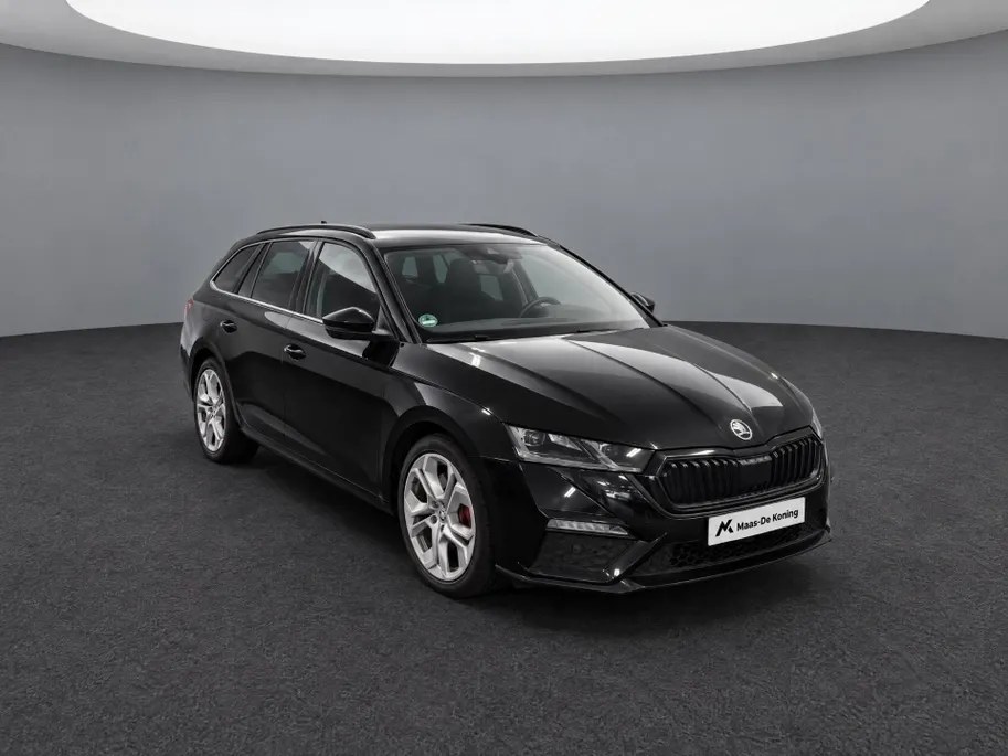 Škoda Octavia Combi 1.4 TSI 245pk DSG RS iV PHEV Business · SOH 94,5% · Camera · Wegklapbare Trekhaak · Elek. Voorstoelen · Stoelverwarming V+A · 19'' Inch · Apple/Android Car Play ·