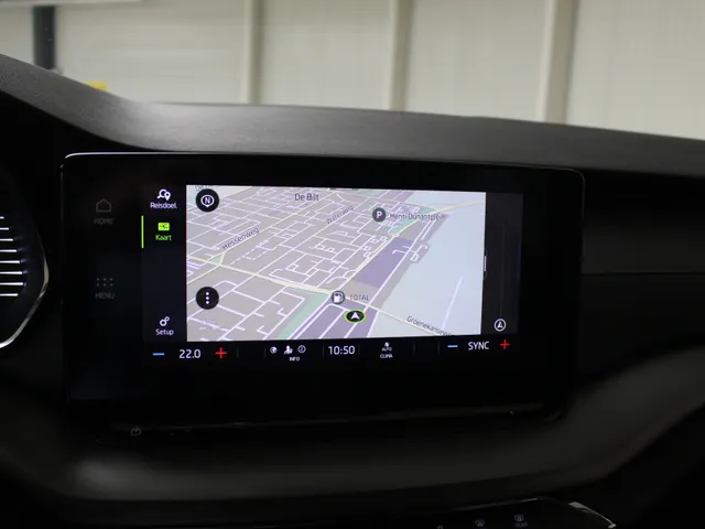 Škoda Octavia Combi 1.0 e-TSI Business Edition Navigatie | Parkeersensoren achter | Led verlichting | El. achterklep