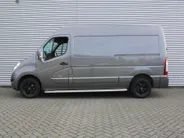 Renault Master T33 2.3 dCi L2H2 Stop & Start | Automaat | Trekhaak | Camera | Airco | Navi | Cruise | 16' LM | PDC | Licht-/regensensor | Volledig betimmerd |