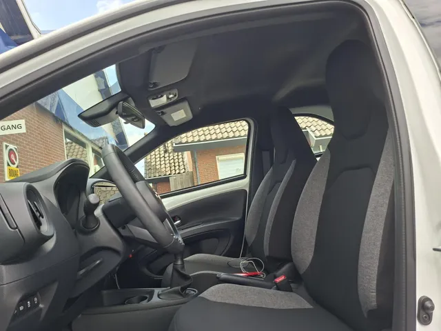 Toyota Aygo X 1.0 VVT-i MT Play AIRCO | CRUISE | NL-auto | rijklaarprijs !!