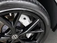 Volkswagen Touareg 3.0TSI 340kW/462PK R-line · Panoramadak · Trekhaak · Leder · Luchtvering