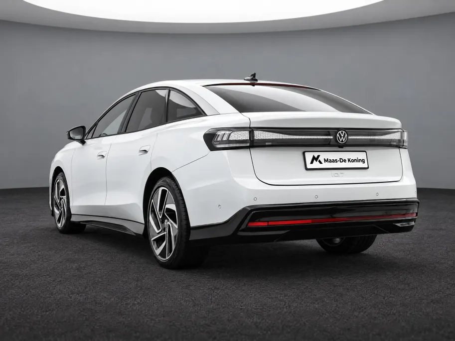 Volkswagen ID.7 Pro Business 286pk 77 kWh · SOH 97,2% · 360 Camera · Head-Up · Alarm · Elek. Trekhaak · Keyless · Elek. Voorstoelen · 20'' Inch · Gratis onderhoud & APK t/m 30-01-2030 · EXTRA INRUILKORTING ·