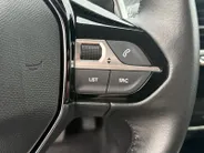 Peugeot 208 1.2 Hybrid 110 e-DCS6 Allure | Lichtmetaal | Automaat | Apple Carplay | Android Auto | 1 Jaar Bovag Garantie