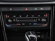 Volkswagen T-Roc 1.5 TSI 150pk DSG R-Line · Camera · Keyless · Dodehoeksensor · Stoelverwarming · ACC · Elek. Achterklep · 18'Velgen · Garantie t/m 19-02-2027