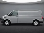 Volkswagen Bedrijfswagens Transporter 2.0TDi 150pk DSG L2 · Camera · Apple Carplay/Android Auto · 3-zits bank · Cruise Control · Airco ·