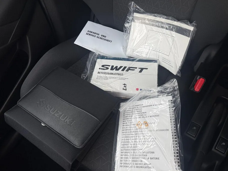 Suzuki Swift 1.2 Select Smart Hybrid Automaat | Achteruitrijcamera | Stoelverwarming voor | Apple Carplay/Android Auto | Adapt. Cruise Control |