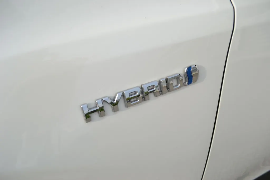 Toyota RAV4 2.5 HYBRID AWD EXECUTIVE|LUXE|TREKHAAK