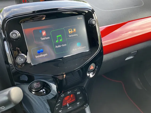 Toyota Aygo 1.0 VVT-i x-clusiv | Leder | Apple CAR Play
