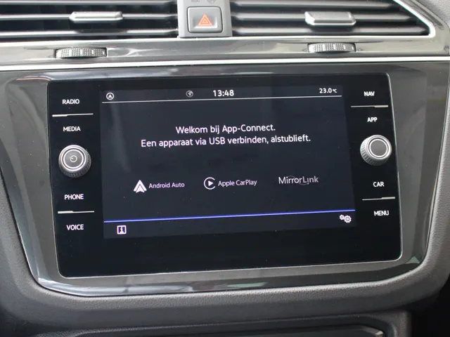 Volkswagen Tiguan 1.5 TSI Elegance Apple Carplay | Parkeercamera | Stoelverwarming | Inklapbare buitenspiegels | Climate Control