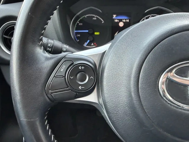 Toyota Yaris 1.5 Hybrid GR-Sport | Apple Car-Play | Camera | Bi-Tone
