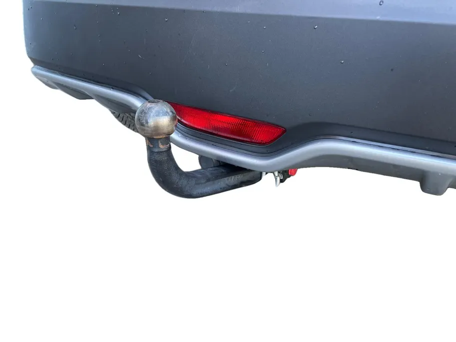 Toyota C-HR 1.8 Hybrid Bi-Tone | Side Bars| Leer| Lichtmetalen velgen| Stoel verwarming| 4 seizoenbanden| Afneembare trekhaak| JBL speakers| BI-Tone uitvoering| Navigatie| Metalliclak