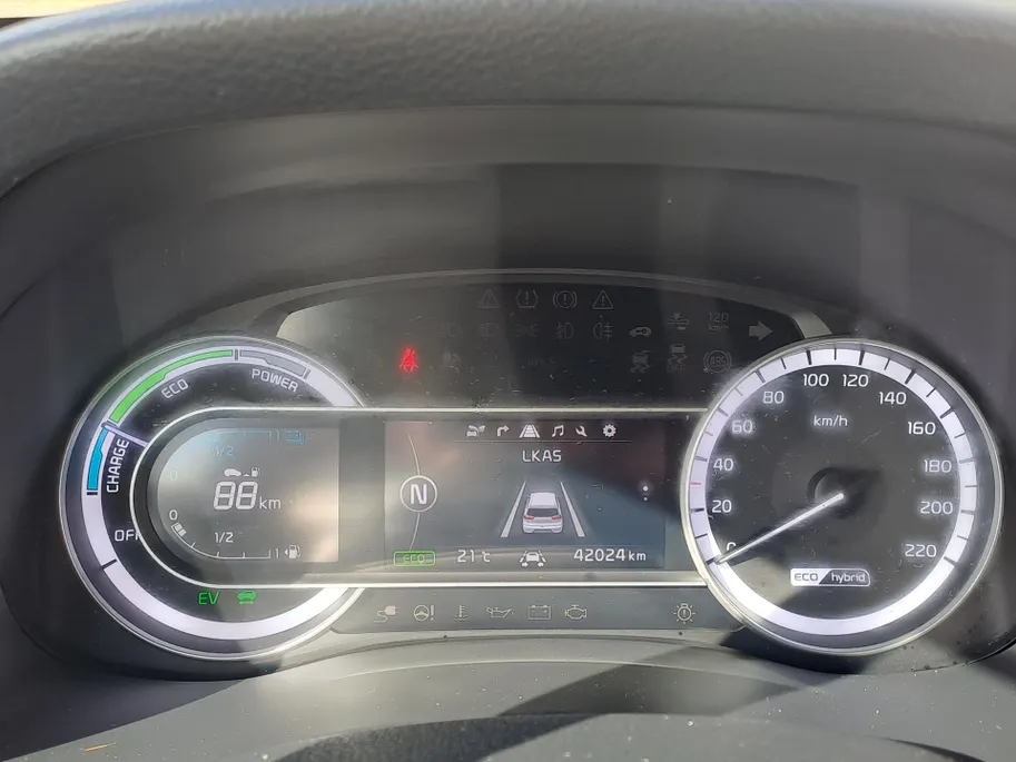 Kia Niro 1.6 GDi Hybrid ExecutiveLine Leer | Automaat | Trekhaak | Navi | Camera | Voorstoelen verwarmd |  stuur verwarmd | Cruise control adaptief