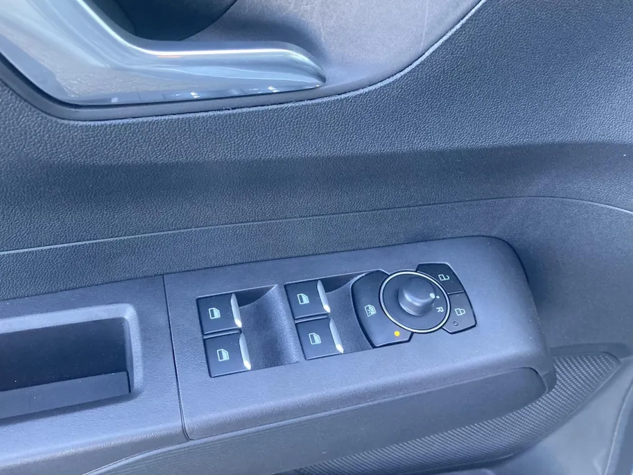 Ford Tourneo Courier Titanium 100% Elektrisch 43kWh 136 pk Apple Carplay/Android Auto - Winterpack - trekhaak