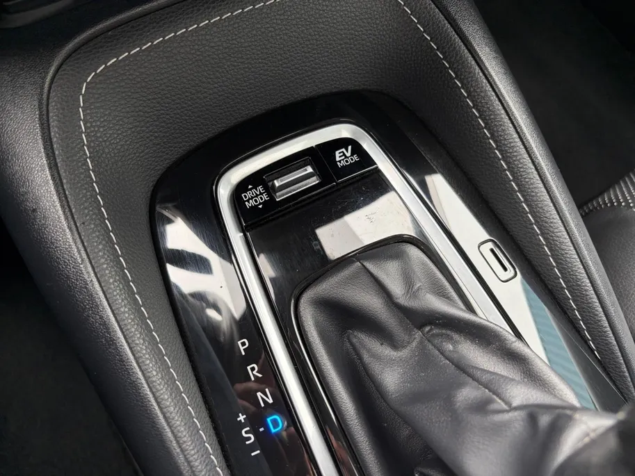 Toyota Corolla Touring Sports 2.0 Hybrid Executive | *1E EIGENAAR | FABRIEKSGARANTIE/ DEALER ONDERH. | PANO/ SCHUIFDAK | APPLE CARPLAY/ ANDROID AUTO | NAVI | CAMERA | VOL. LEDER | JBL SOUND | STOELVERWARMING |