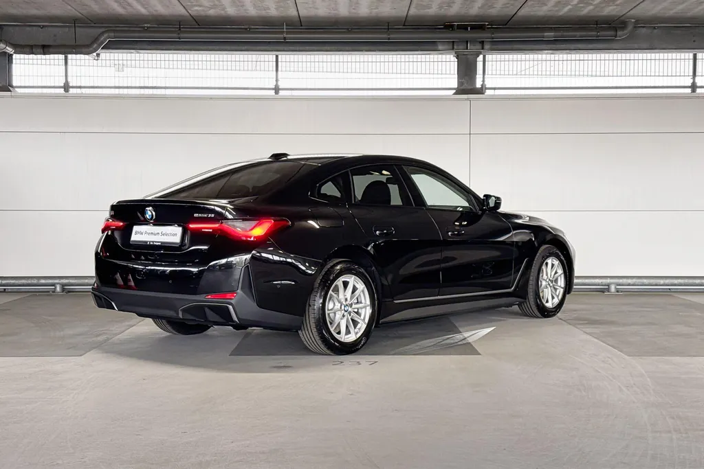 BMW i4 eDrive35 70 kWh