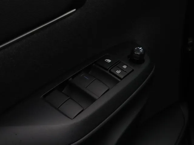 Toyota Yaris Cross 1.5 Hybrid Dynamic Trekhaak | Stoel en stuurverwarming | Parkeersensoren