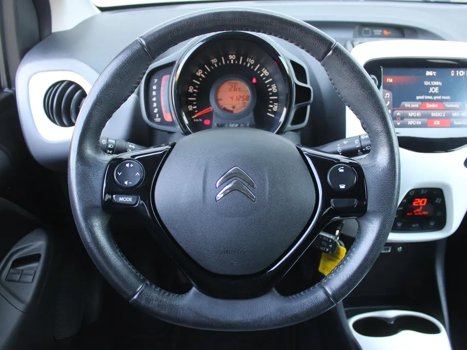 Citroën C1 1.0 VTi Shine | Camera | Clima | Cruise | 15" LM | Apple Carplay/Android Auto | Lichtsensor | Privacy glass |