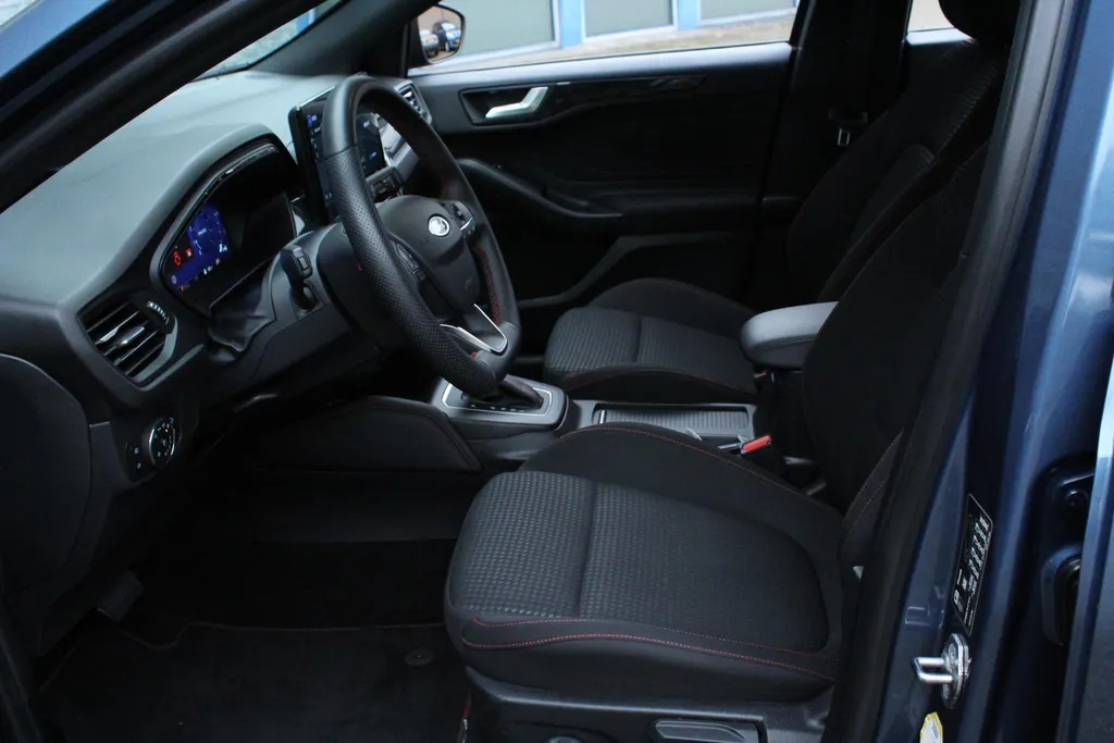 Ford Focus 1.0 EcoBoost Hybrid ST Line X | 155 pk | Winter Pack | Driver Assistance Pack |