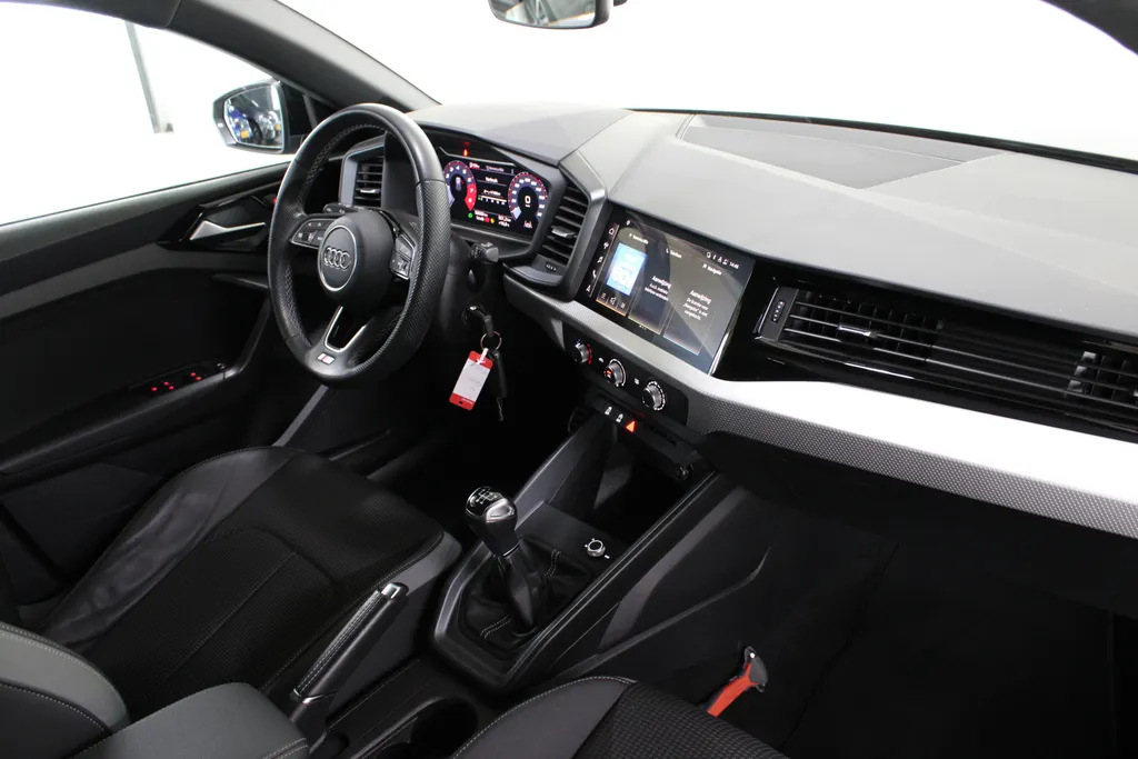 Audi A1 Sportback 25 TFSI S edition / Full Led / 17'' LMV / Carplay / Android auto / PDC achter /