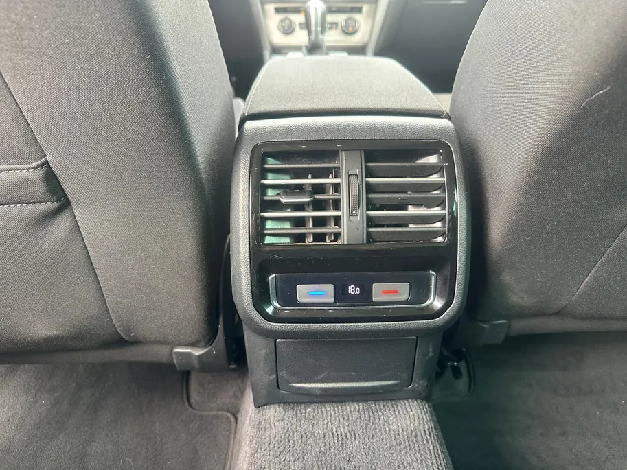 Volkswagen Passat Variant 1.4 TSI Comfortline Business | NL-AUTO | LED | APPLE CAR PLAY/ANDROID AUTO | 12 MAANDEN BOVAG GARANTIE |