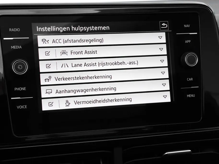Volkswagen T-Roc Cabrio 1.5 TSI 150pk DSG R-Line · Camera · Apple/Android Car Play · Stoel-& Stuurverwarming · P-Sensoren · 18'' Inch ·
