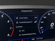 Volkswagen T-Roc 1.5TSI/150PK R-Line Black Style DSG · Panoramadak · Apple/Android Car Play· Camera + Parkeersensoren · Stoelverwarming · 19'' Velgen ·  Garantie t/m 07-07-2027
