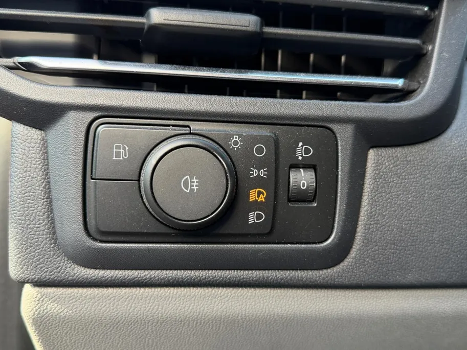 Ford Transit Custom 320 2.5 PHEV L2H1 Limited | NL auto | Automaat | Elektr. Trekhaak | Adapt. Cruise control | BLIS | Winter pack | Navigatie | Apple carplay & Android auto | Parkeersensoren voor en achter | Achteruitrijcamera | Bovag garantie |
