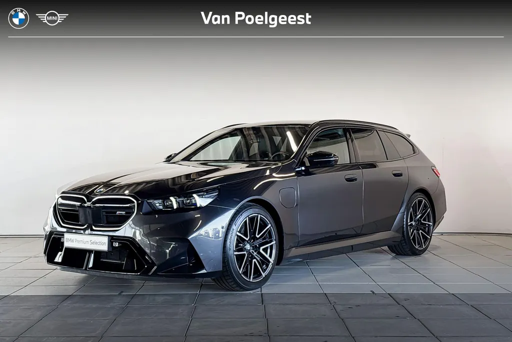 BMW M5 Touring M Drive Professional