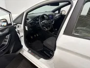 Ford Fiesta 95PK EcoBoost ST-Line | Keyless | Lichtmetalen Velgen | Climate Control | Apple CarPlay/Android Auto | LED Dagrijverlichting | Cruise Control | Armsteun | Elektrische Ramen & Spiegels |