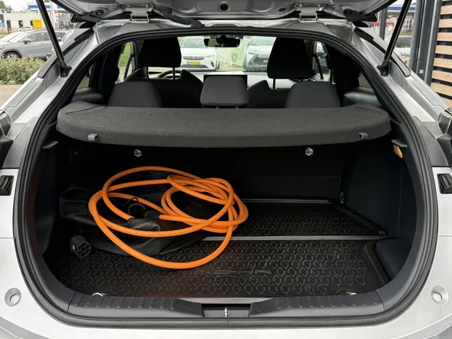 Toyota C-HR 2.0 PHEV 220 Dynamic Bi-Tone | All Seasons