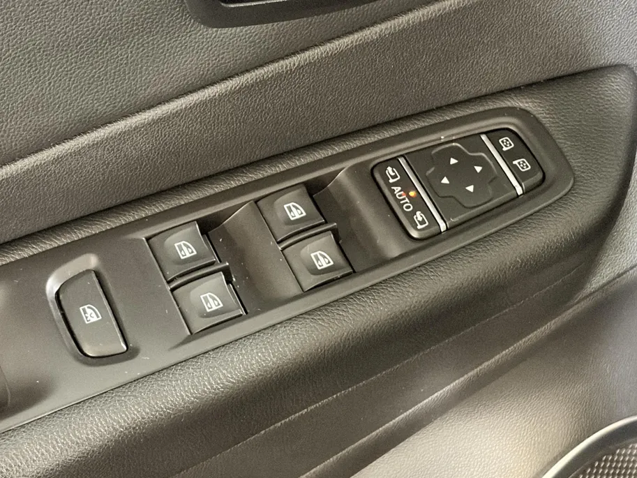Renault Captur 90PK TCe Intens | Trekhaak | Navi | Climate Control | Bluetooth | Camera | Parkeersensoren | Cruise Control | Armsteun | Licht & Regen Sensor | Blind Spot |