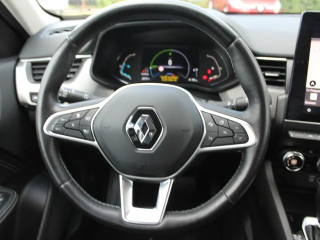 Renault Arkana 1.6 E-Tech Hybrid 145 PK Intens | Elektrisch bedienbare trekhaak | Camera achter | Bose geluid | Groot scherm | Reservewiel | Dode hoek sensoren | Adaptieve cruise controle |