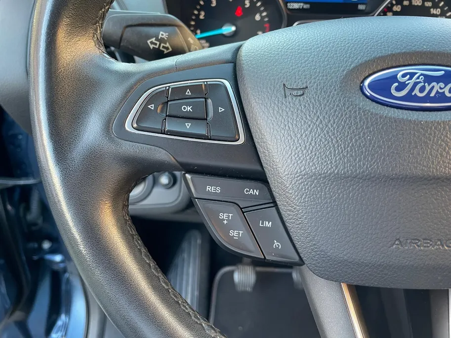 Ford Kuga 1.5 EcoBoost Titanium nette dealer auto | Wegklapbare trekhaak| Navigatie| elec achterklep| Parkeersensoren| 4 seizoen banden| Stuur verwarming| Stoel verwarming| Vooruit verwarming| Climate Control |