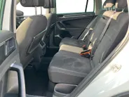 Volkswagen Tiguan 2.0 TSi DSG-aut. 4Motion Highline R-Line NL Auto | 11-2017 | Pano dak | Trekhaak | 20' | Stoelverwarming | Etc.