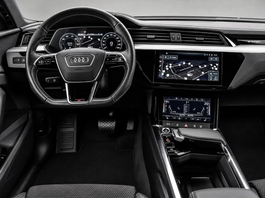 Audi e-tron 55 quattro 95 kWh 408pk S Edition · SOH 96,8% · Camera · Luchtvering · Afneembare Trekhaak · Head-Up Display · Elek. Achterklep · Stoelverwarming · 20'Velgen ·