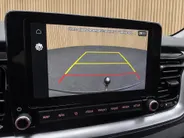 Kia Stonic 1.0 T-GDi MHEV DynamicPlusLine Dealer onderhouden | Trekhaak | Climate control | Navigatie |