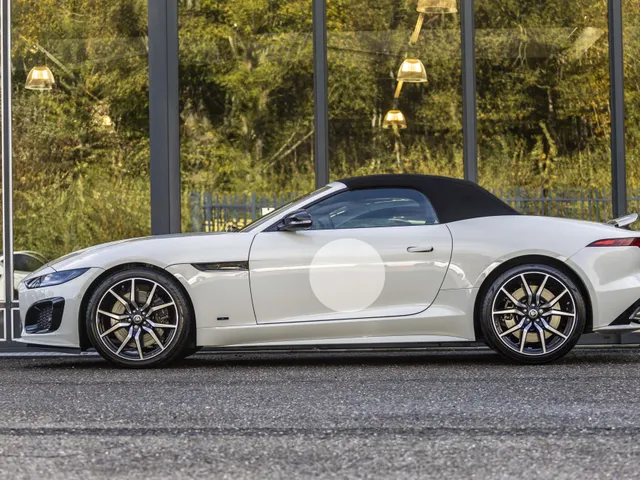 Jaguar F-TYPE P575 AWD R 75