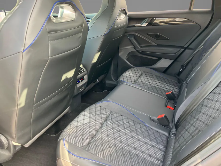 Volkswagen Tiguan 1.5 eHybrid 204PK R-Line Blackstyle · Panoramadak · Trekhaak · Apple/Android Car Play · 360° Camera · Garantie t/m 14-10-2030 of 100000km.