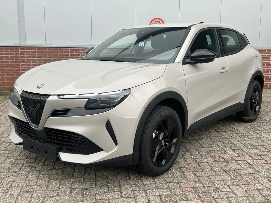 Alfa Romeo Junior 1.2 Turbo 136 PK Ibrida | Carplay | Cruise | LED | Clima | 17'