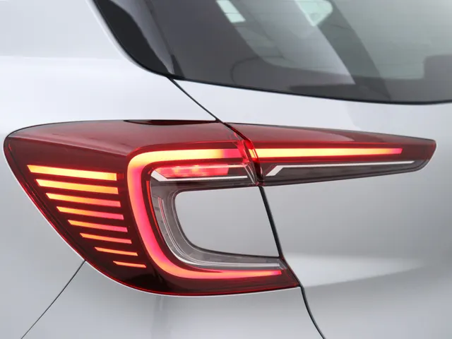 Renault Captur 1.3 TCe 140PK Zen | DEALER ONDERHOUDEN | CLIMAT CONTROL | CARPLAY | PARK. SENSOREN | LM VELGEN