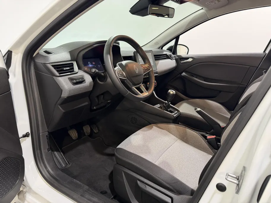Renault Clio 90PK TCe GPF Evolution | DEMO | Navi | Camera | Apple CarPlay/Android Auto | Parkeersensoren | Airco | Licht & Regen Sensor | Cruise Control | Full LED | Digital Cockpit |
