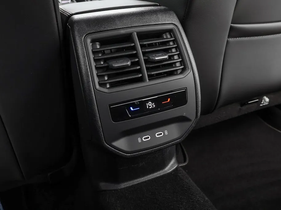 CUPRA Formentor 1.4 TSI e-Hybrid 204pk DSG Essential Limited · Panoramadak · Camera · Elek. Achterklep · Apple/Android Car Play · Keyless ·