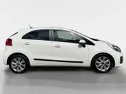 Kia Rio 1.2 CVVT ExecutiveLine Navigatie| Stoel verwarming| Camera| Lichtmetalen velgen| donker getint glas| Climate Control